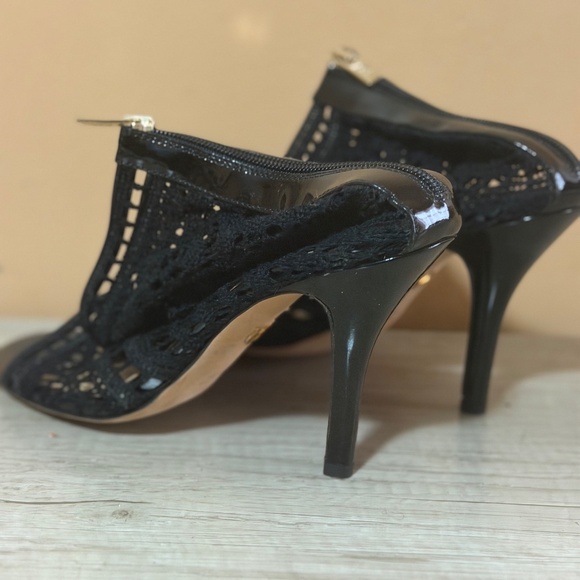 Vince Camuto Signature Paulette Bootie Size 10 - Picture 3 of 5